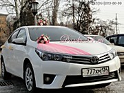 Toyota Corolla (Тойота Королла) на свадьбу и украшения для свадебных машин в розовом. Красивый свадебный кортеж.